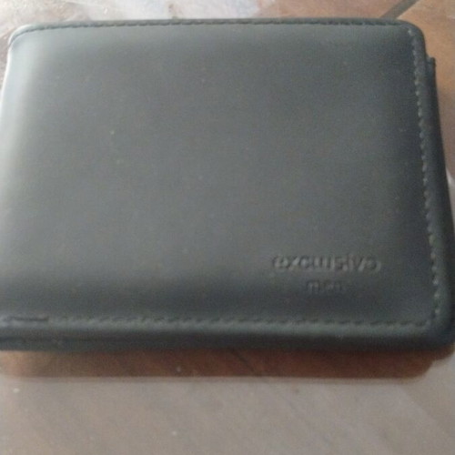 Men's wallet with multiple card and ID slots, synthetic leather, new