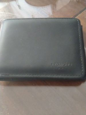 Men's wallet with multiple card and ID slots, synthetic leather, new