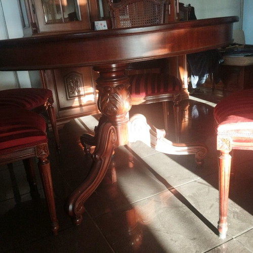 Living room set with 5 chairs like new