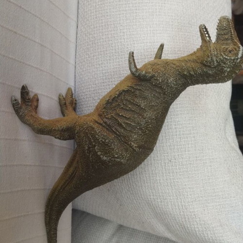 Dinosaur figures used, set of 3, no sound