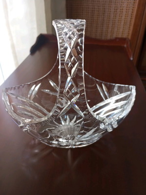 Crystal fruit bowl like new, large, heavy crystal