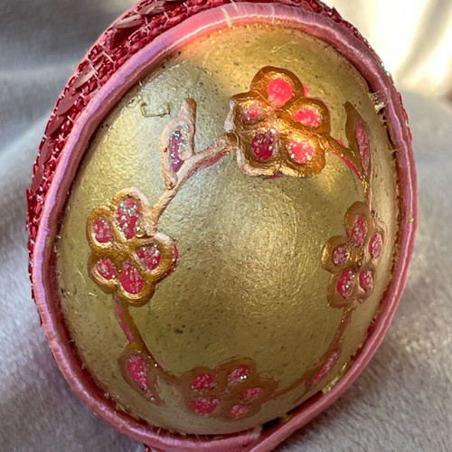 Easter egg used handmade with crochet and beads
