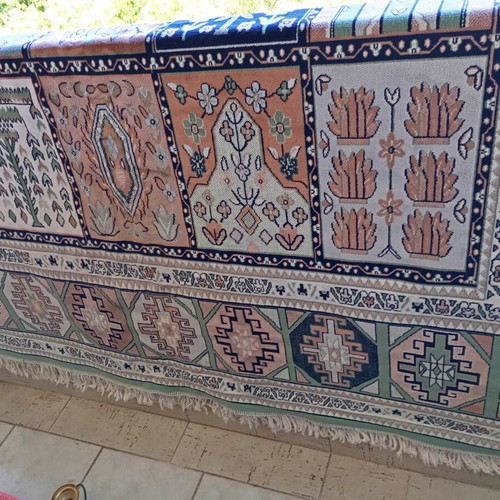 Thin Carpet like New, Large, Silk Type, Size 200/220