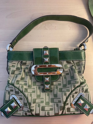 Guess τσάντα ώμου σαν καινούργια, μπεζ και πράσινη