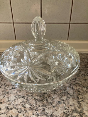 Luxury crystal candy dish with lid
