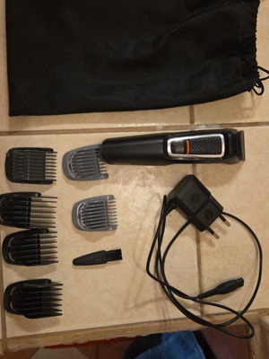 Philips 2025 hair and beard trimmer like new with accessories and charger