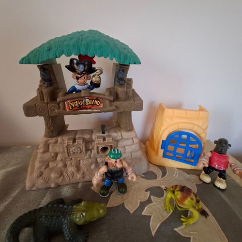Pirate cave and prison set used with figures, crocodile and frog