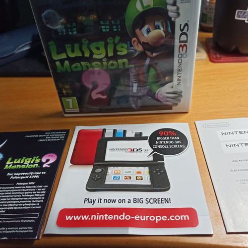 Luigi's Mansion 2 3DS box and manuals, Greek edition