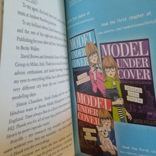Model Undercover Dress To Kill book like new, English