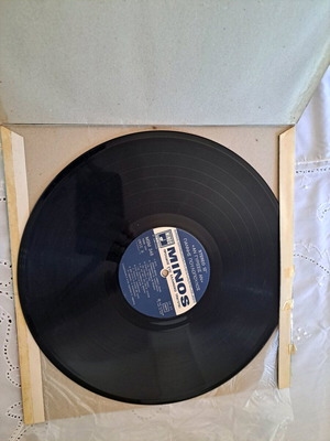 Vinyl records new, over 1000 Greek and foreign singers