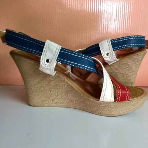 Adam's Shoes Summer Platform Sandals Size 36 Like New