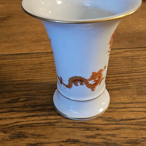 Meissen vase like new with dragon design
