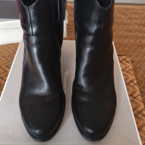 Tamaris black leather ankle boots size 40 with box
