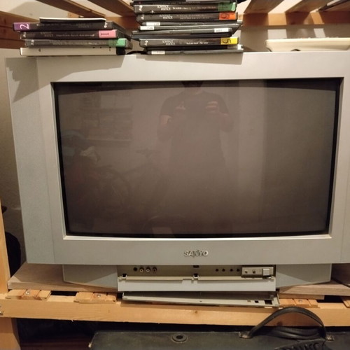 Sanyo 29-32 inch CRT TV used, with remote control