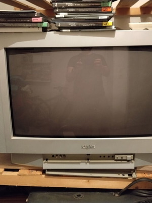 Sanyo 29-32 inch CRT TV used, with remote control