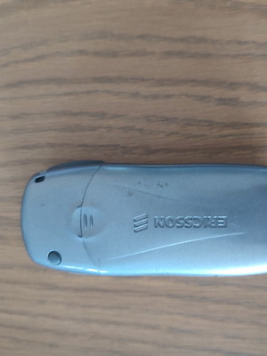 Sony Ericsson R600 mobile phone used, unknown condition