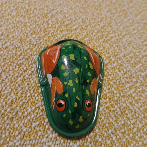 Frog toy with tin sound new children's toy