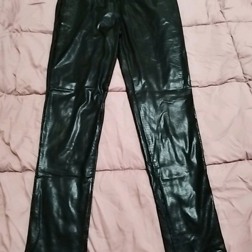 Black leggings with leather texture like new, size Medium-Large