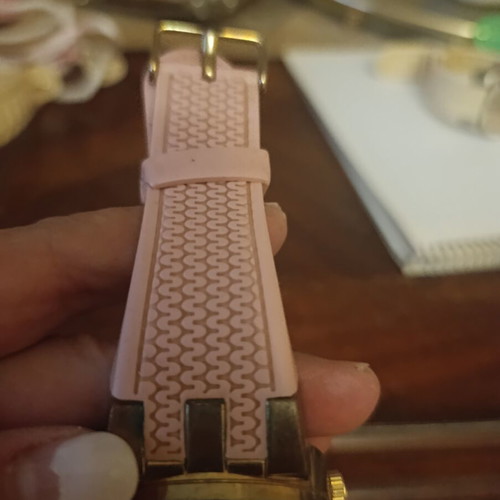 Loisir wristwatch with pink rubber strap