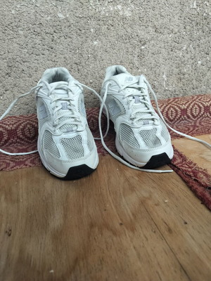 New Balance 530 sports shoes like new, white, size 42.5-43