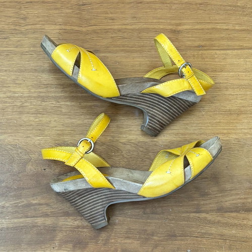 Leather sandals used size 40 yellow with 9cm wooden heel