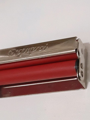 Metal cigarette roller