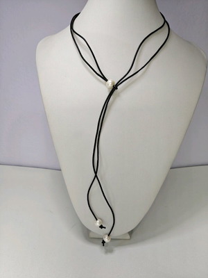 Necklace with real pearls and genuine leather new
