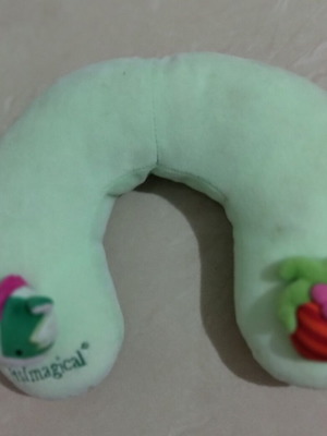 Itsimagical baby travel neck pillow like new