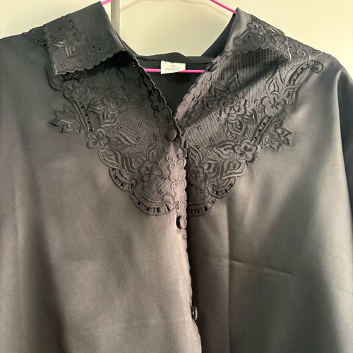 Women's black blouse XXL with embroidery like new