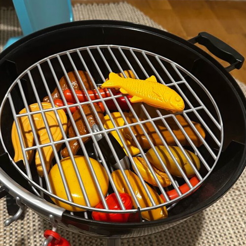 Children's charcoal grill toy with sound and light like new