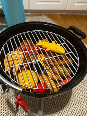 Children's charcoal grill toy with sound and light like new