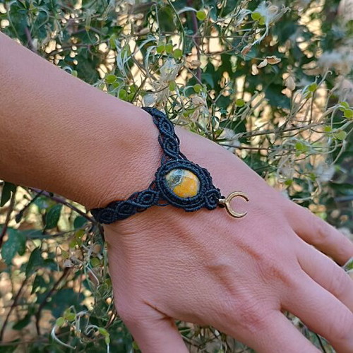 Macrame bracelet with yellow bumblebee jasper adjustable size