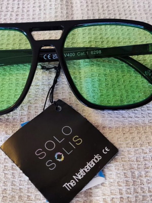 Solo-Solis NDL6298 sunglasses new, black frame, light green lenses