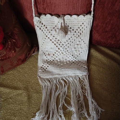 Knitted shoulder bag with fringes like new
