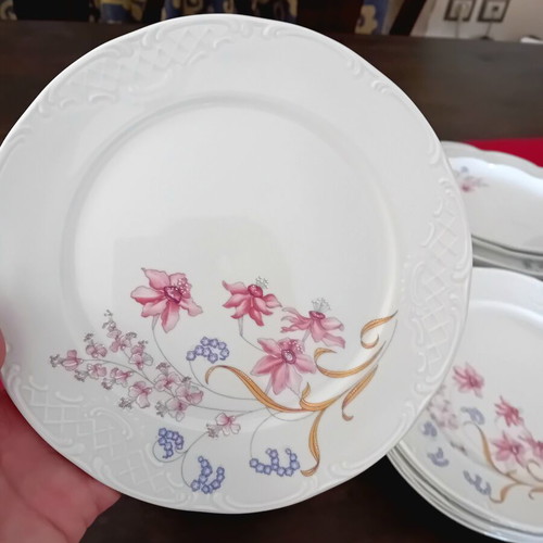 Ionia porcelain dinnerware set with floral relief decoration, 9 pieces