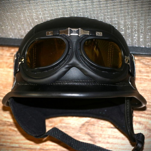 Motorcycle helmet replica 2WW with yellow goggles black size L