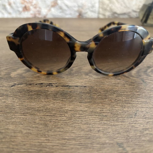 Elle vintage sunglasses with new lenses and tortoiseshell frame
