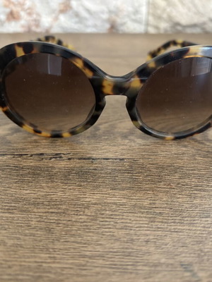 Elle vintage sunglasses with new lenses and tortoiseshell frame