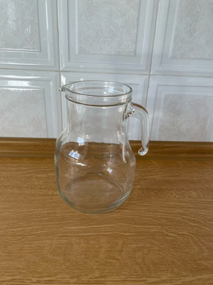Glass pitcher 2Lt like new, made in Italy