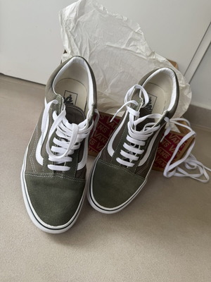 Vans sneakers like new, size 44, green