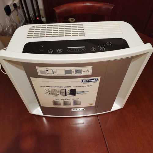 DeLonghi AC150 air purifier ionizer like new for rooms up to 40 m2