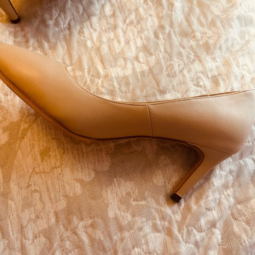 Leather pumps size 37 beige new