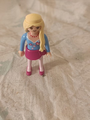 Playmobil fashion girl used from City Life series without accessories
