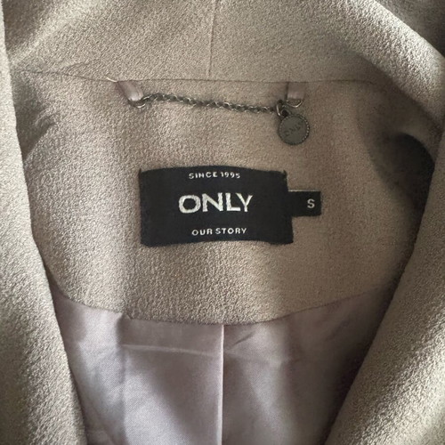 Only trench coat like new, beige gray