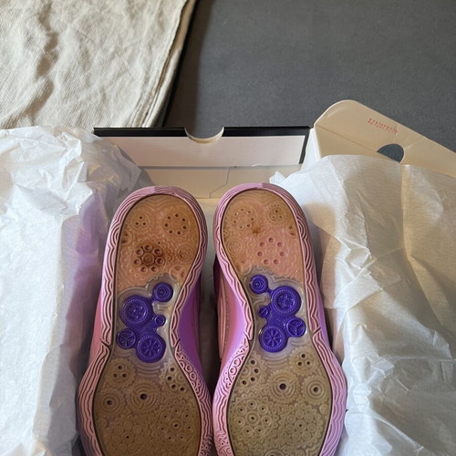 Nike KD Bad basketball shoes, pink and purple