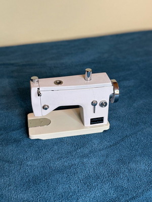 Vintage lighter in sewing machine shape, like new, retro collectible
