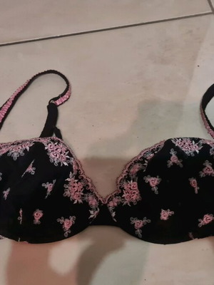 Bra like new, black with pink details