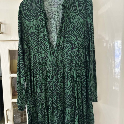 Stradivarius dress like new, black and green, size L