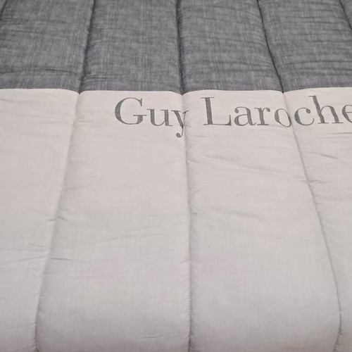 Guy Laroche quilt double size new, warm