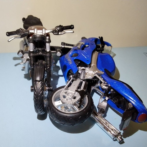 Triumph TT600 and Bonneville Bobber 1:18 scale models like new